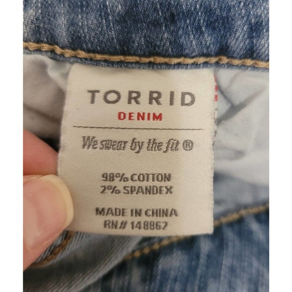 Torrid Boyfriend Distressed Jeans Womens Size 18 Light Wash Raw Hem Destroyed - Picture 10 of 10
